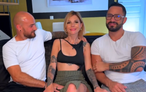 Naomie - French Threesome